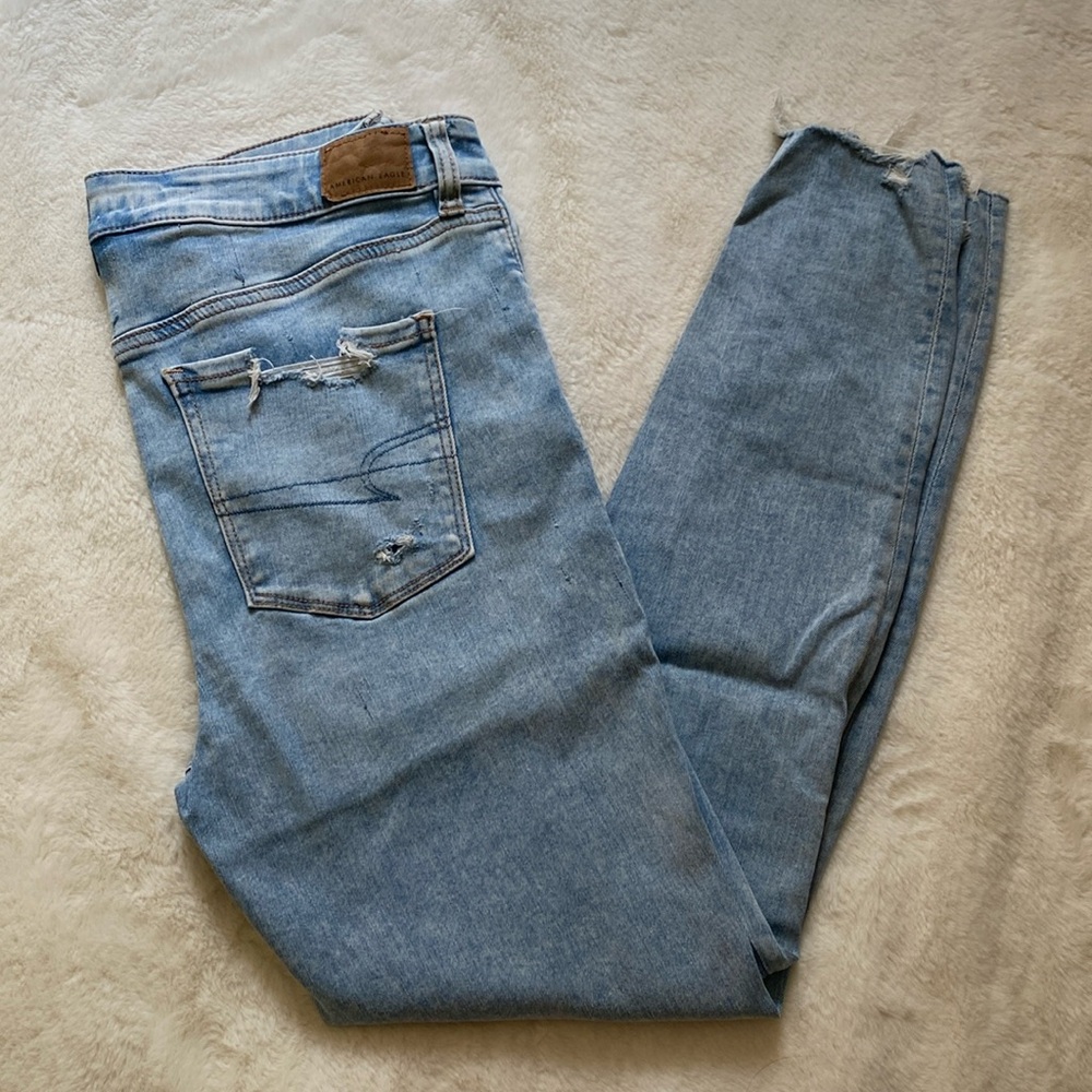 ✨LAST CHANCE✨AE Distressed Skinny Jeans